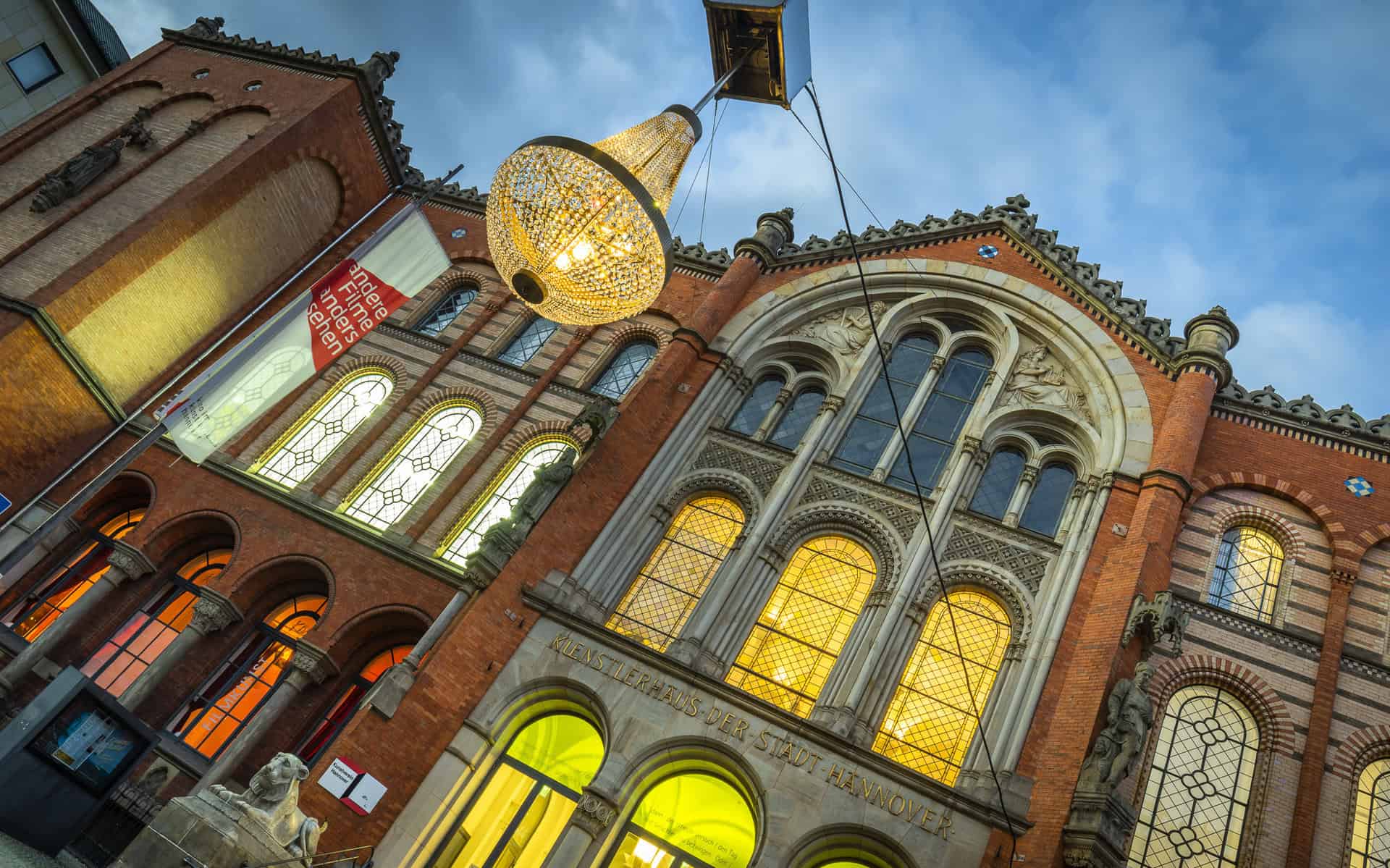 Historisches Gebäude des Kunstvereins Hannover bei Nacht.