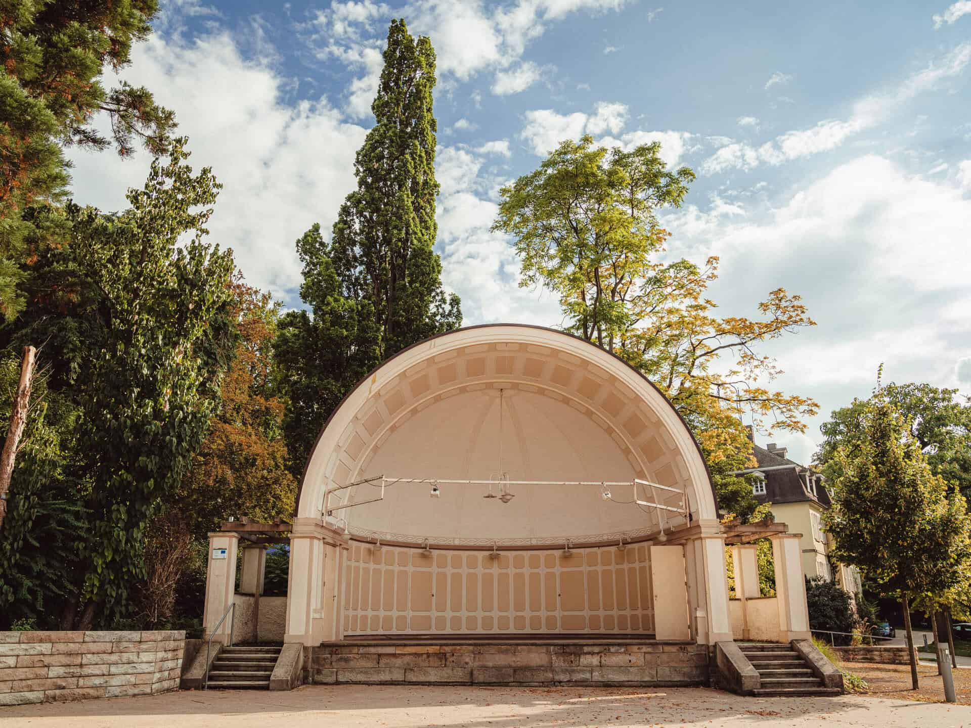 Blumen- und Gartenanlage bei Landesgartenschau Bad Nenndorf 2026, mit bunten Pflanzen und gepflegten.