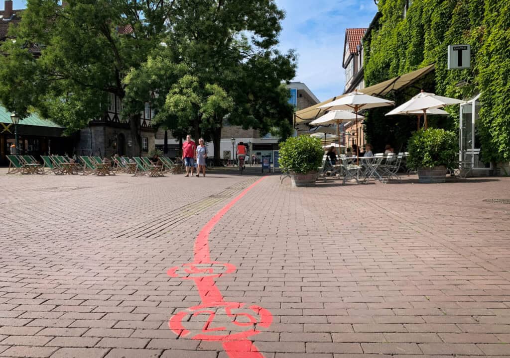Roter Faden in Hannover, symbolisch für den Stadtverlauf.