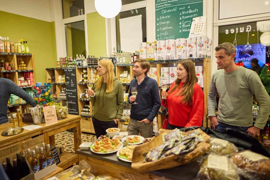 Genießen Sie lokale Spezialitäten in der Südstadt von Hannover, umgeben von charmanten Geschäften un.