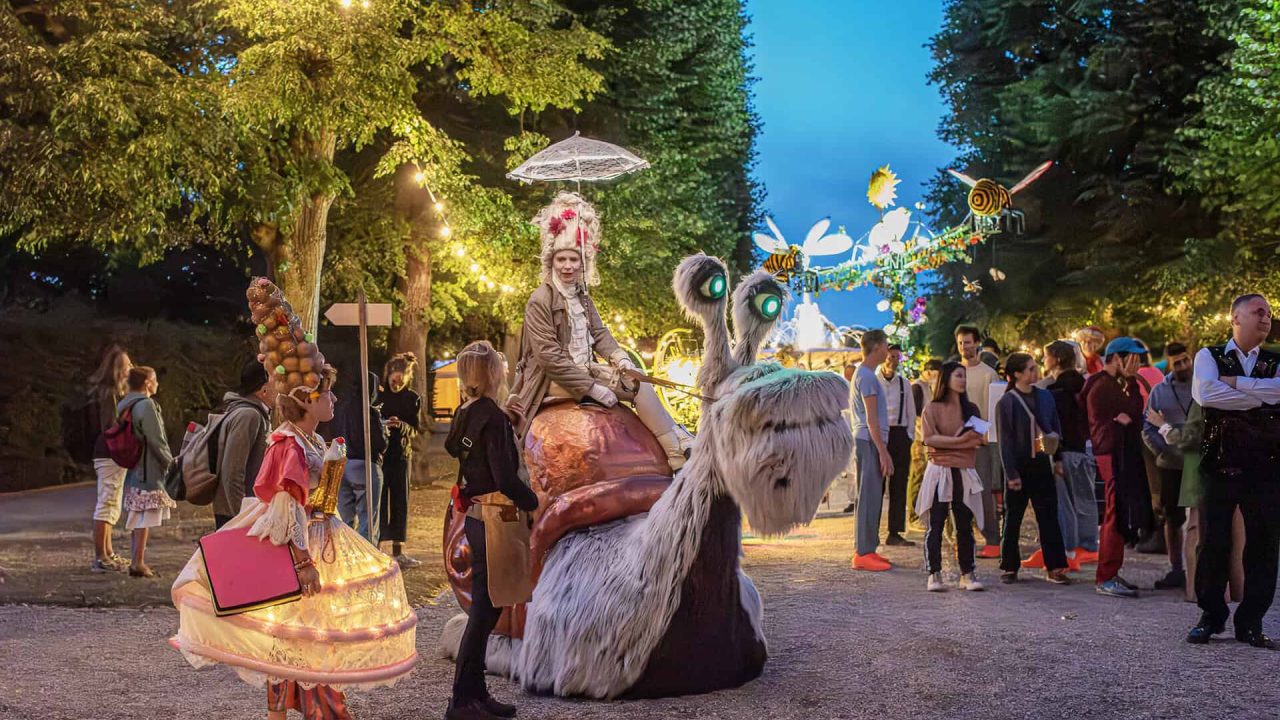 大花园里的小节日：艺术家在大花园里表演 2025 年