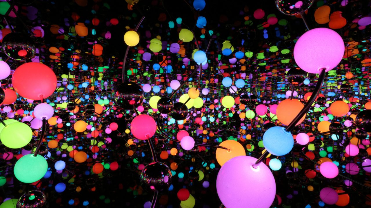 Ausstellung Sprengel Museum NIKI.KUSAMA.MURAKAMI.