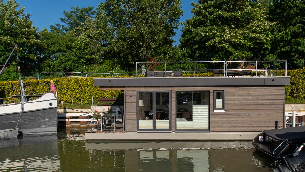 Hausboot auf dem Fluss