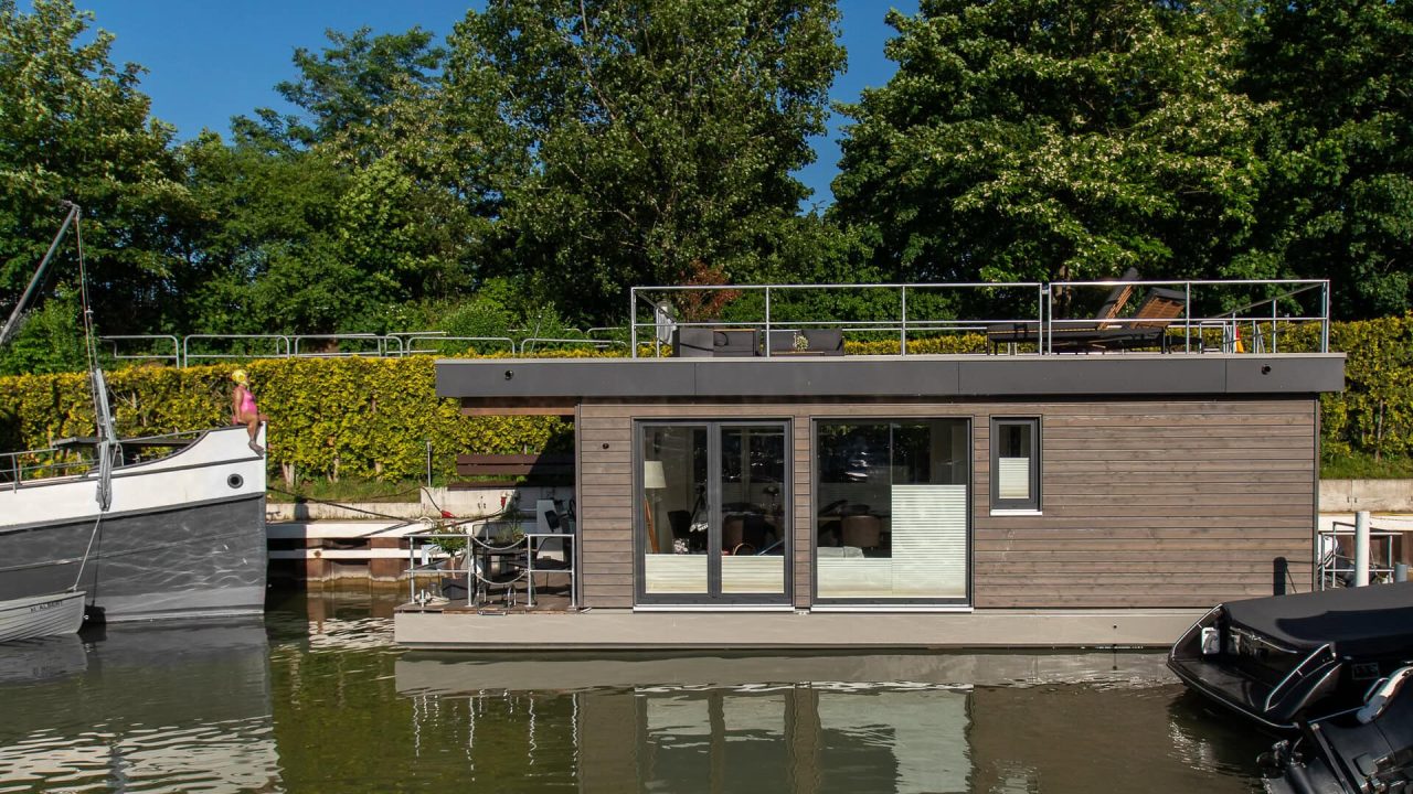 Hausboot auf dem Fluss