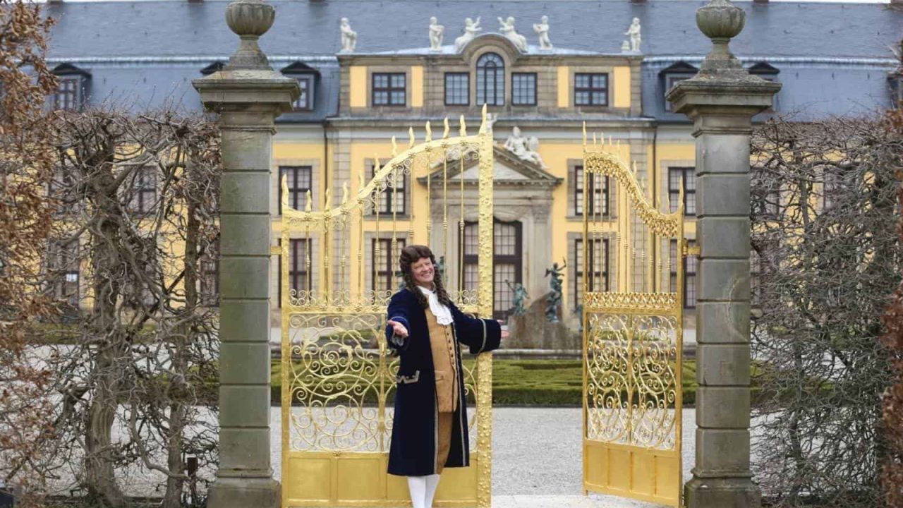 Visita histórica de la ciudad en el jardín barroco con Leibniz.